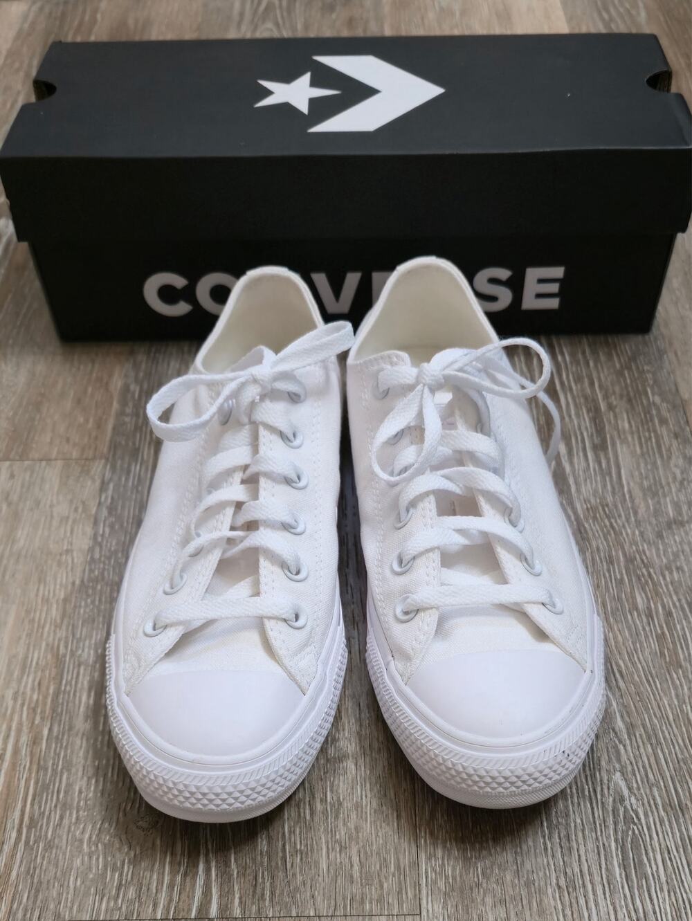 Converse Chuck Taylor All Star Low Top White Canvas Sneakers Men 8 Women 10 NEW
